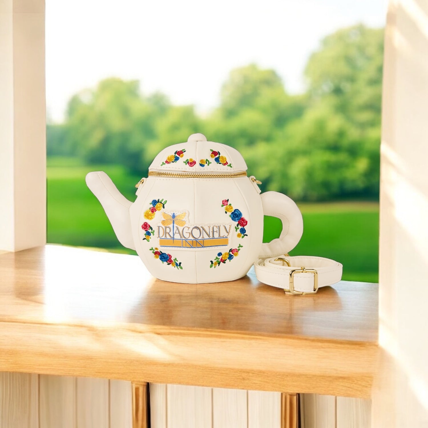 Loungefly WB Gilmore Girls Dragonfly Inn Figural Teapot. EXTREMELY RARE! RIETIED 61mCiXcnnuL.jpg_BO30,255,255,  main image 2